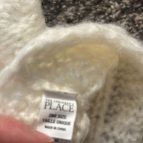 Two Girls Scarfs - Picture 4 of 4